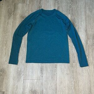 lululemon  vent tech long sleeve Training Tshirt. Size medium teal